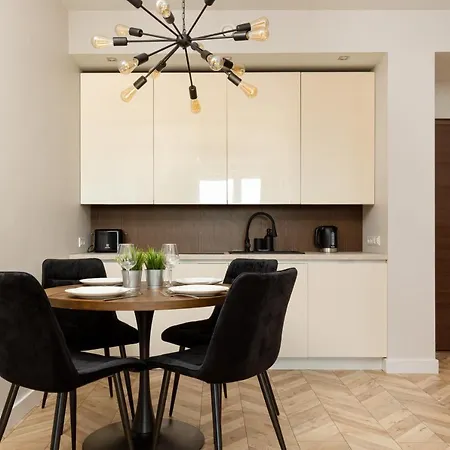 Platinum Towers Apartment With Parking By Renters Prestige Warsaw Exterior photo