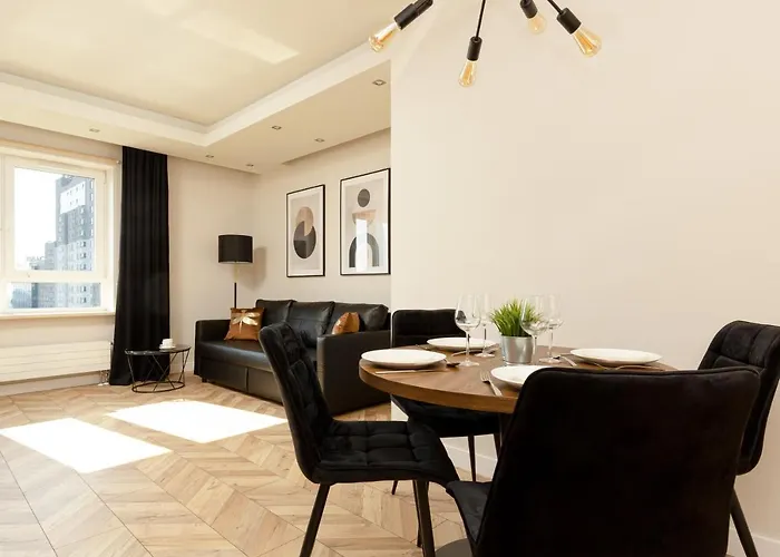 Platinum Towers Apartment With Parking By Renters Prestige
